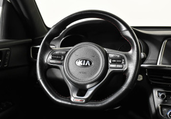 Подержанный автомобиль Kia Optima Sedan 2016 года (12 фото)