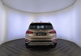 Подержанный автомобиль Hyundai Santa Fe 2018 года (6 фото)