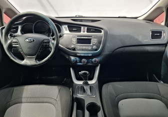 Подержанный автомобиль Kia Ceed Hatchback 2014 года (12 фото)