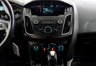 Подержанный автомобиль Ford Focus Sedan 2017 года (15 фото)