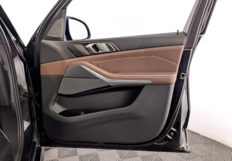 Подержанный автомобиль BMW X5 2020 года (25 фото)