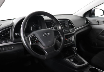 Подержанный автомобиль Hyundai Elantra Sedan 2017 года (8 фото)