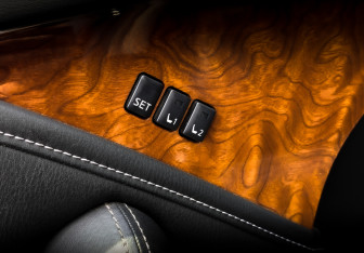 Подержанный автомобиль Infiniti QX80 2016 года (30 фото)