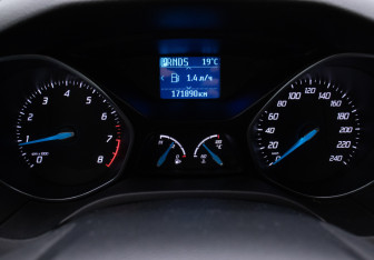 Подержанный автомобиль Ford Focus Sedan 2011 года (12 фото)