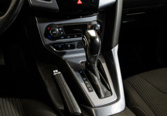 Подержанный автомобиль Ford Focus Hatchback 2014 года (15 фото)