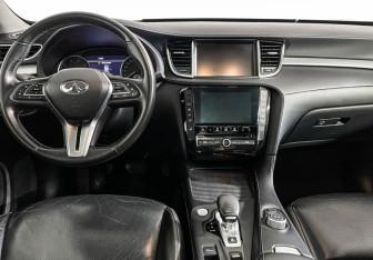 Подержанный автомобиль Infiniti QX50 2018 года (12 фото)