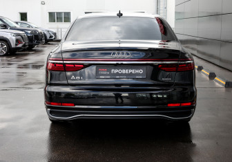 Подержанный автомобиль Audi A8 2023 года (6 фото)