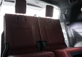 Подержанный автомобиль Lexus LX 2025 года (10 фото)