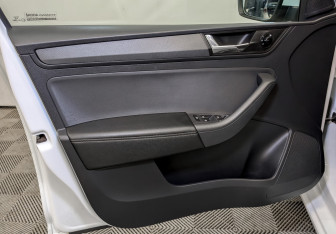 Подержанный автомобиль Skoda Rapid Liftback 2021 года (19 фото)