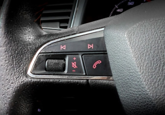 Подержанный автомобиль SEAT Leon Hatchback 2013 года (25 фото)