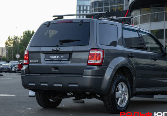 Подержанный автомобиль Ford Escape 2010 года (16 фото)