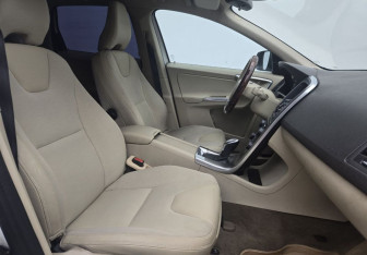 Подержанный автомобиль Volvo XC60 2012 года (10 фото)