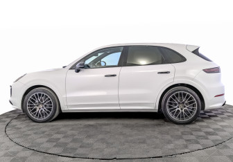 Подержанный автомобиль Porsche Cayenne 2021 года (8 фото)