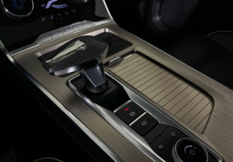 Подержанный автомобиль Exeed VX 2022 года (16 фото)