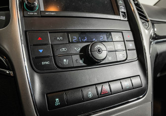 Подержанный автомобиль Jeep Grand Cherokee 2012 года (15 фото)