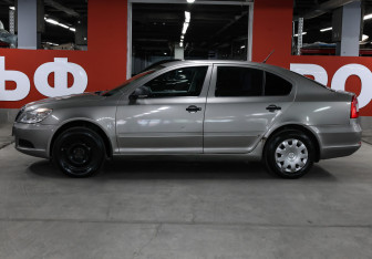 Подержанный автомобиль Skoda Octavia Liftback 2011 года (8 фото)