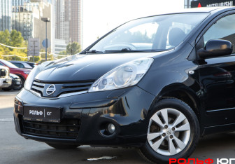 Подержанный автомобиль Nissan Note 2010 года (15 фото)