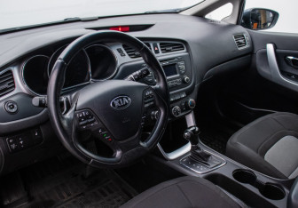 Подержанный автомобиль Kia Ceed Wagon 2015 года (9 фото)