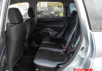 Подержанный автомобиль Mitsubishi Outlander 2009 года (8 фото)