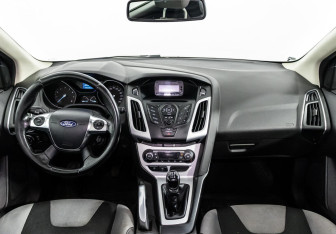 Подержанный автомобиль Ford Focus Wagon 2012 года (8 фото)