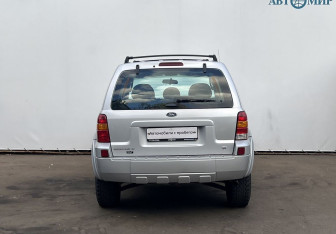 Подержанный автомобиль Ford Maverick 2006 года (6 фото)