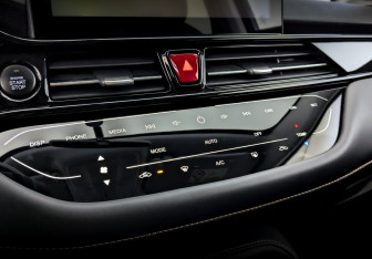 Подержанный автомобиль Москвич 3 2023 года (25 фото)