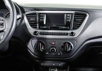 Подержанный автомобиль Hyundai Solaris Sedan 2017 года (13 фото)