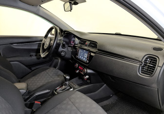 Подержанный автомобиль Kia Rio Hatchback 2020 года (11 фото)