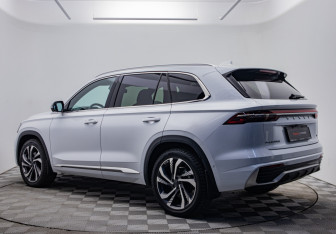 Подержанный автомобиль Geely Monjaro 2024 года (3 фото)