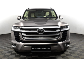 Подержанный автомобиль Toyota Land Cruiser Suv 2021 года (2 фото)