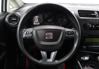 Подержанный автомобиль SEAT Leon Hatchback 2012 года (13 фото)