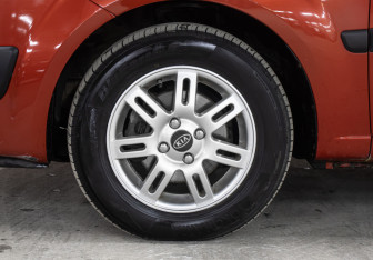 Подержанный автомобиль Kia Rio Hatchback 2008 года (23 фото)