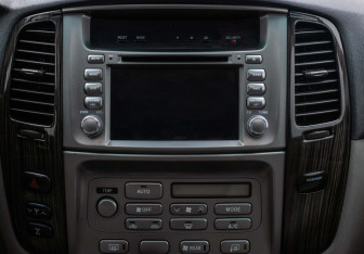 Подержанный автомобиль Toyota Land Cruiser Suv 2006 года (15 фото)