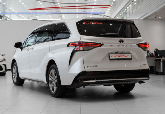 Новый Toyota Sienna 2024 (9 фото)