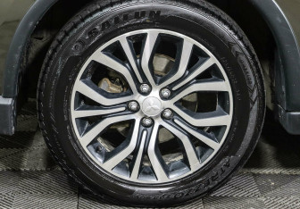 Подержанный автомобиль Mitsubishi Outlander 2016 года (5 фото)