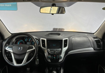 Подержанный автомобиль Changan CS35 2016 года (12 фото)