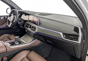 Подержанный автомобиль BMW X5 2020 года (11 фото)