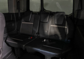 Подержанный автомобиль Honda Stepwgn 2018 года (18 фото)