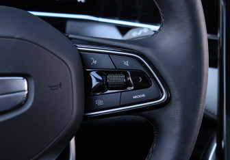 Подержанный автомобиль Geely Atlas 2023 года (30 фото)