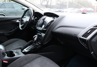 Подержанный автомобиль Ford Focus Hatchback 2011 года (9 фото)
