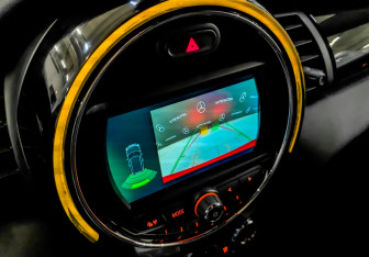 Подержанный автомобиль MINI Hatch 2020 года (26 фото)