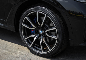 Подержанный автомобиль BMW X7 2021 года (15 фото)