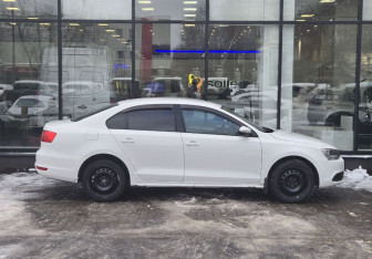 Подержанный автомобиль Volkswagen Jetta Sedan 2013 года (4 фото)