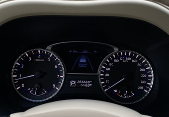 Подержанный автомобиль Infiniti JX 2013 года (31 фото)