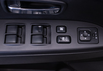 Подержанный автомобиль Mitsubishi ASX 2013 года (16 фото)