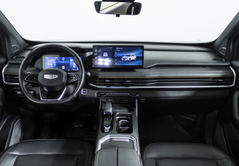 Подержанный автомобиль Geely Okavango 2023 года (14 фото)