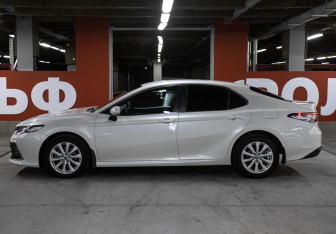 Подержанный автомобиль Toyota Camry Sedan 2021 года (8 фото)