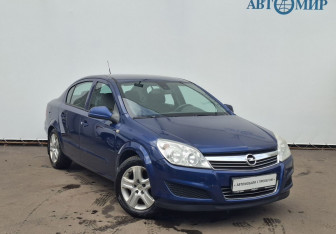Подержанный автомобиль Opel Astra Sedan 2009 года (3 фото)