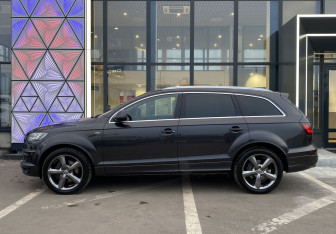 Подержанный автомобиль Audi Q7 2014 года (8 фото)