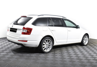 Подержанный автомобиль Skoda Octavia Wagon 2015 года (5 фото)